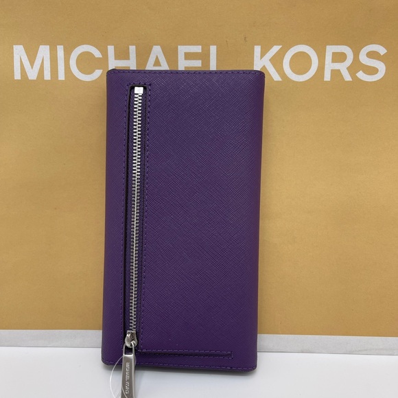 Michael Kors Lg Jet Set Travel Trifold Leather Wallet
Dark Purple
NWT - Picture 4 of 16